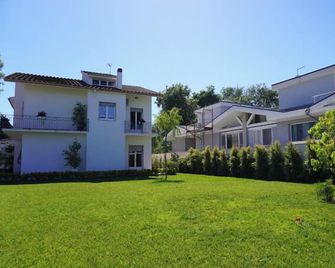 Romana Guest House - Lido di Castel Fusano - Gebäude