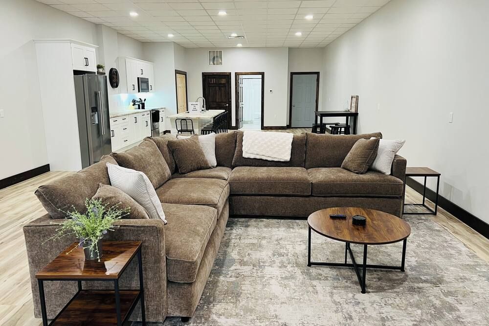 Newly Renovated 2-bedroom apartment in charming Dyersville, IA - Dyersville - Sala de estar