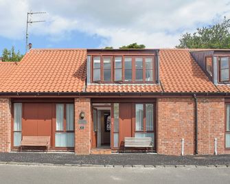 3 bedroom accommodation in Waren Mill, near Bamburgh - Belford - Budova