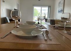 Chic 2bd 1st floor condo with pool near beaches! - Lewes - Essbereich