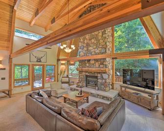 Wild Huckleberry Alpine Cabin Fireplace and Deck! - Alpine - Sala
