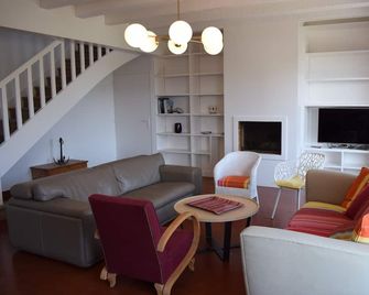 Beautiful vacation home with sea view, close to port and beaches - La Trinité-sur-Mer - Living room