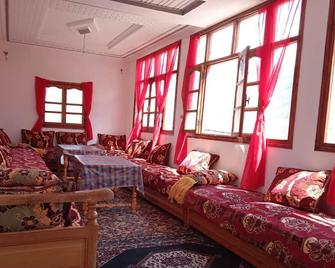 Amazigh Family Riad - Imlil - Sala de estar