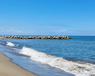 Hotel Partenon Beach - La Ceiba - Beach