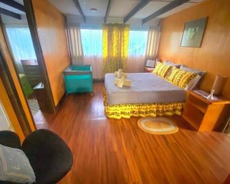Superior double cabin near the airport and Hanga Roa downtown. - Hanga Roa - Habitación