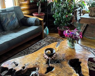 Xenia Lodge - Hunter - Lobby