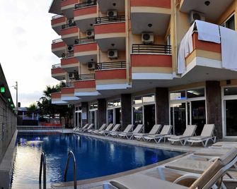 Kleopatra Sun Light Hotel - אלניה - בריכה