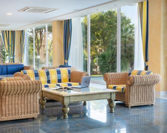 Aparthotel Can Picafort Palace - Can Picafort - Lounge