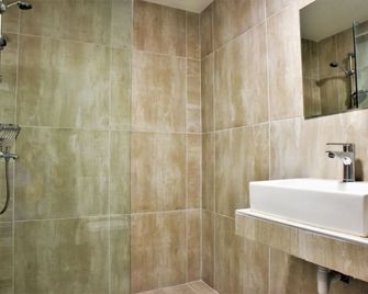 تيلهينيس هوتل - فاليراكي - حمام