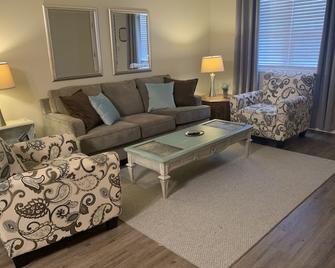 Tiger Paw 5 - Auburn - Living room