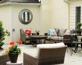 A Charming Estate Cottage at Grelen's Spotswood Lodge in Central VA - Gordonsville - Patio