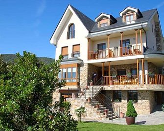 Villa Mencia - Corullón - Building