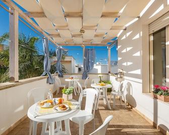 2673 B&B Albatro - Camera Quadrupla - Taviano - Balcone