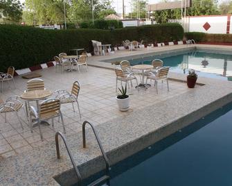 أوتل تينيرى - نيامي - حوض السباحة