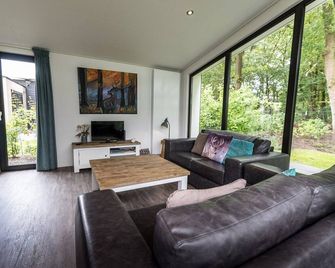 Enjoying nature in the hottub - Wekerom - Sala de estar