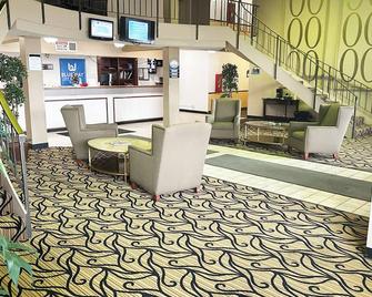 Blue Way Inn & Suites La Crosse - La Crosse - Lobby