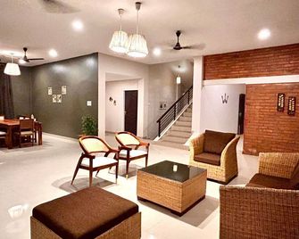 Tranquil Greenery Meets Urban Convenience - Jorhāt - Lobby