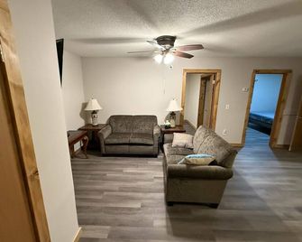 Cozy Bungalow Downtown Pine City - Pine City