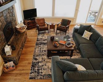 2019 lakefront house, right on a beautiful white sandy beach at Priest Lake - Coolin - Sala de estar