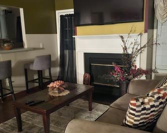 Blind Castle Zaval Properties - Rex - Wohnzimmer