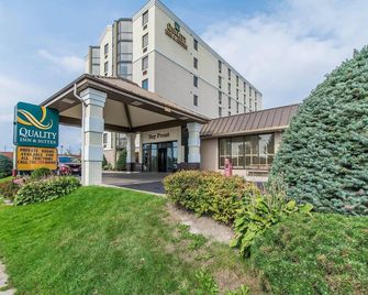 Quality Inn & Suites Bay Front - Sault Ste Marie - อาคาร