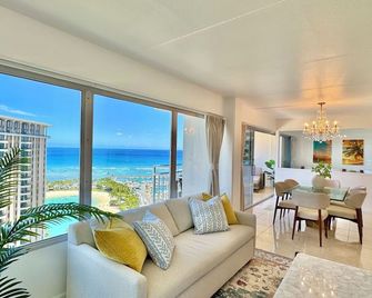 Panoramic Oceanview Resort - Full Kitchen in Each Unit, 2 Swimming Pools, Onsite Restaurants, Fireworks Every Friday - Honolulu - Oturma odası