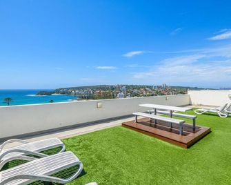 Beachside Unit in the Heart of Manly-Ocean Views - Manly - Balcony