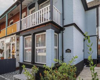 11a Manning Road - Felixstowe - Building