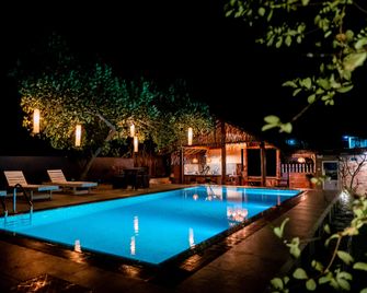 Hilltop Villas - Mirissa - Piscina