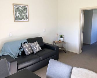 Otematata Lakeside Apartments - Otematata - Living room
