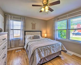 Charming Charleston Home with Yard and Fire Pit! - Charleston - Bedroom