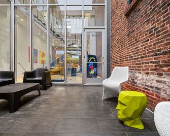 The Glassy House, Chic, Modern, 40ft Atrium, In South Side Pittsburgh - Pittsburgh - Recepción