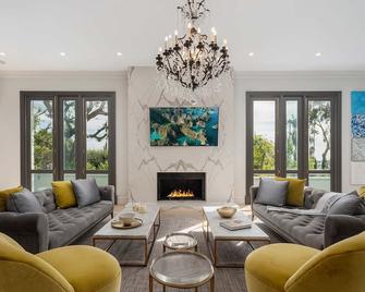 Villa Javu by LuxJB Fantastic Views Gatsby Style Mansion in Beverly Hills - Culver City - Living room