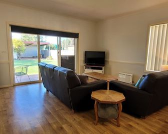 'The Butcher's Block' - a home away from home - Cootamundra - Huiskamer