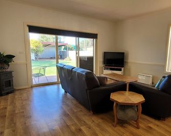 'The Butcher's Block' - a home away from home - Cootamundra - Sala de estar