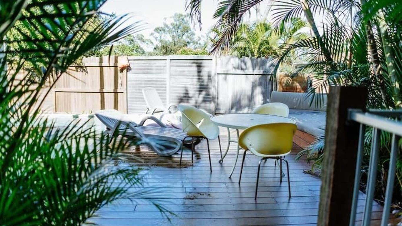 Noosa Flashpackers