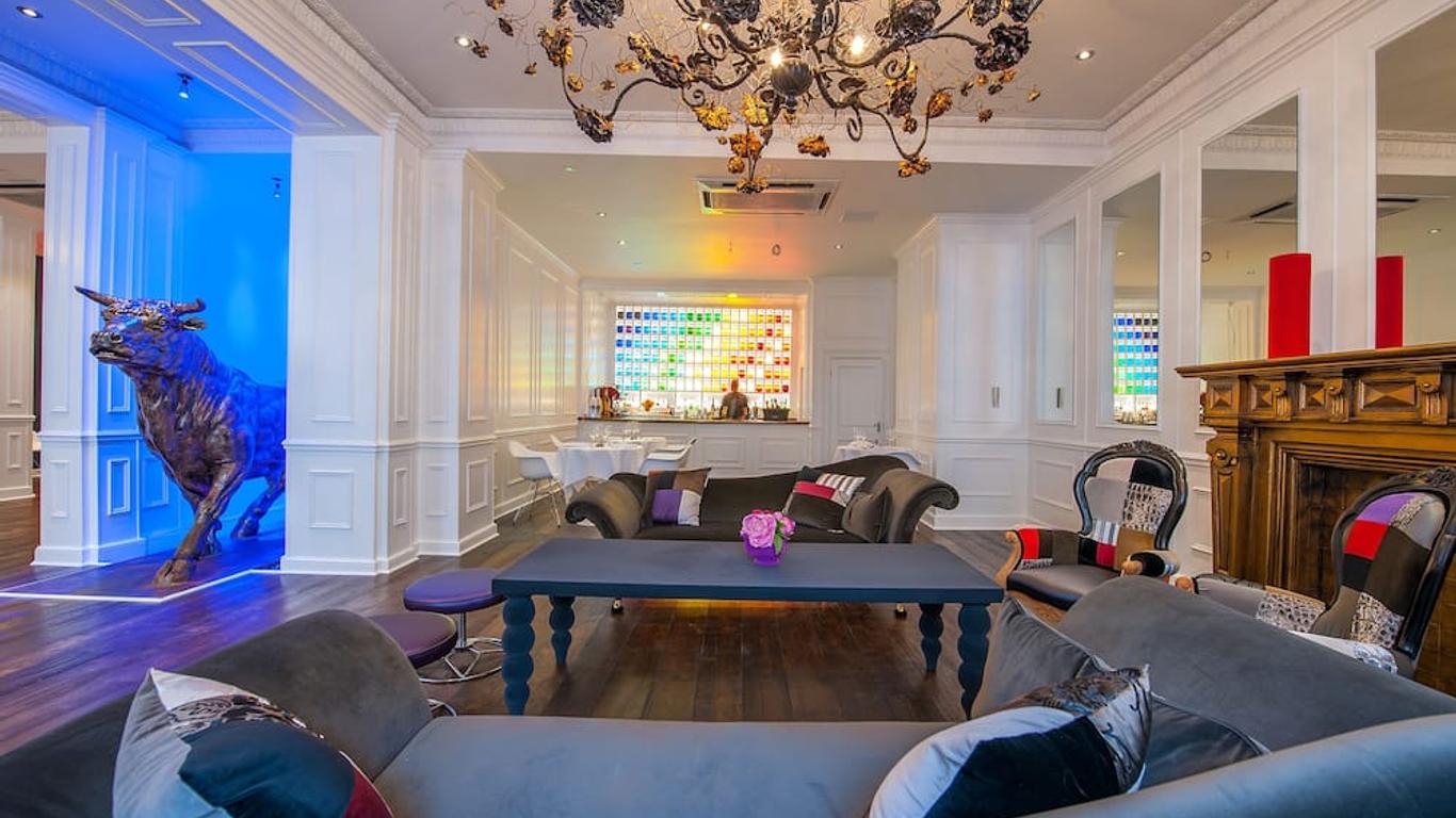 ذي إكسيبيشنيست هوتل