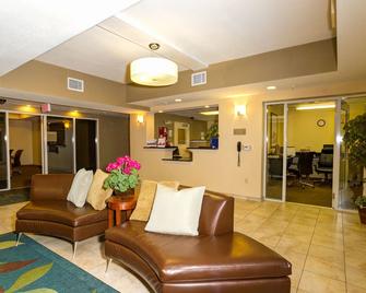 Candlewood Suites Ft Myers I-75 - Fort Myers - Lobi