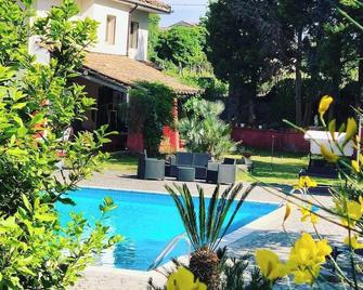 Villa Alessio - Case Vacanza con Piscina sull'Etna - Puntalazzo - Piscina