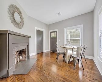 Cottage in the Pines - Rocky Mount - Dining room