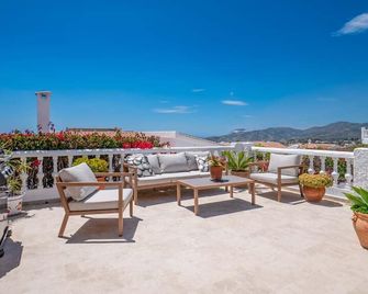 Townhouse w/ Terraces, Garden & Shared Pool - Nerja - Balcon