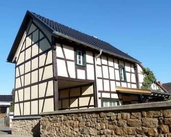 stylish and cozy living in Tudor style house right in the historic Ziehbrunnen - Bad Münstereifel - Gebäude