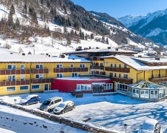 Hotel-Restaurant Lampenhäusl - Fusch an der Grossglocknerstrasse - Будівля