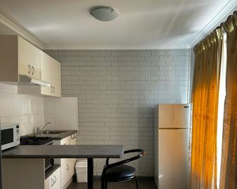 Camellia Motel - Narrandera - Kitchen