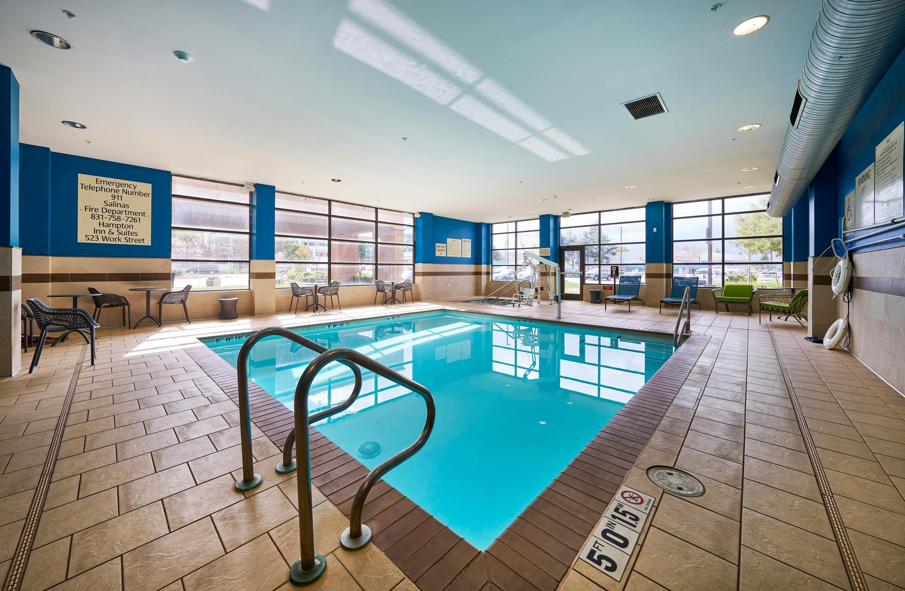 Hampton Inn & Suites Salinas - Salinas - Piscina