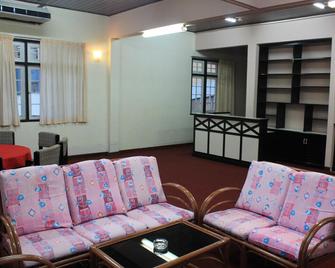 Country Lodge Resort - Brinchang - Wohnzimmer