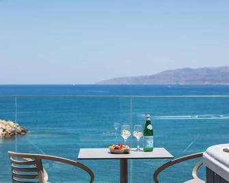 Skipper Beachfront Suites - Hersonissos - Balcone