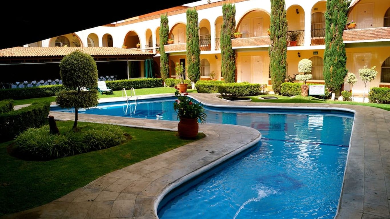 Hotel & Suites Villa del Sol