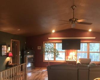 4bdr with a Beautiful Mountain View while relaxing in a Jacuzzi - Newcastle - Sala de estar