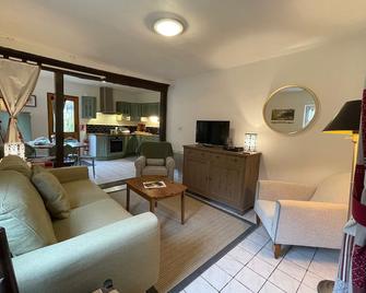Le Douet Fleury - Gîte de Jardin - Livarot-Pays-d'Auge - Living room